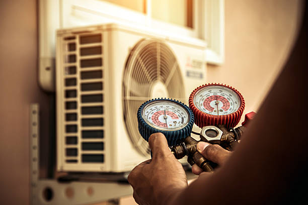 Professional Hvac technician working in Howell, MI